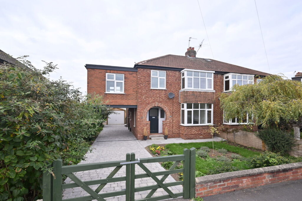 Whitcliffe Crescent, Ripon, HG4 2JP
